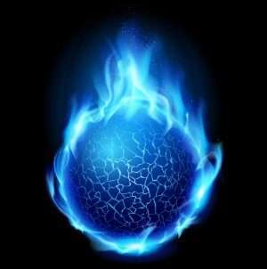 Eine leuchtende, rissige blaue Kugel, umgeben von hellblauen Flammen, vor schwarzem Hintergrund.